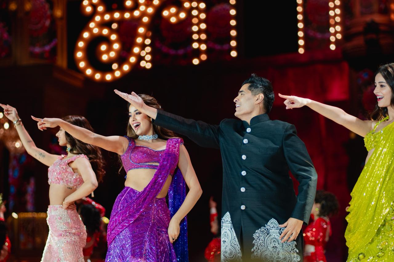 Anant Ambani-Radhika Merchant Wedding LIVE: Designer Manish Malhotra shakes a leg with Janhvi, Sara, and more