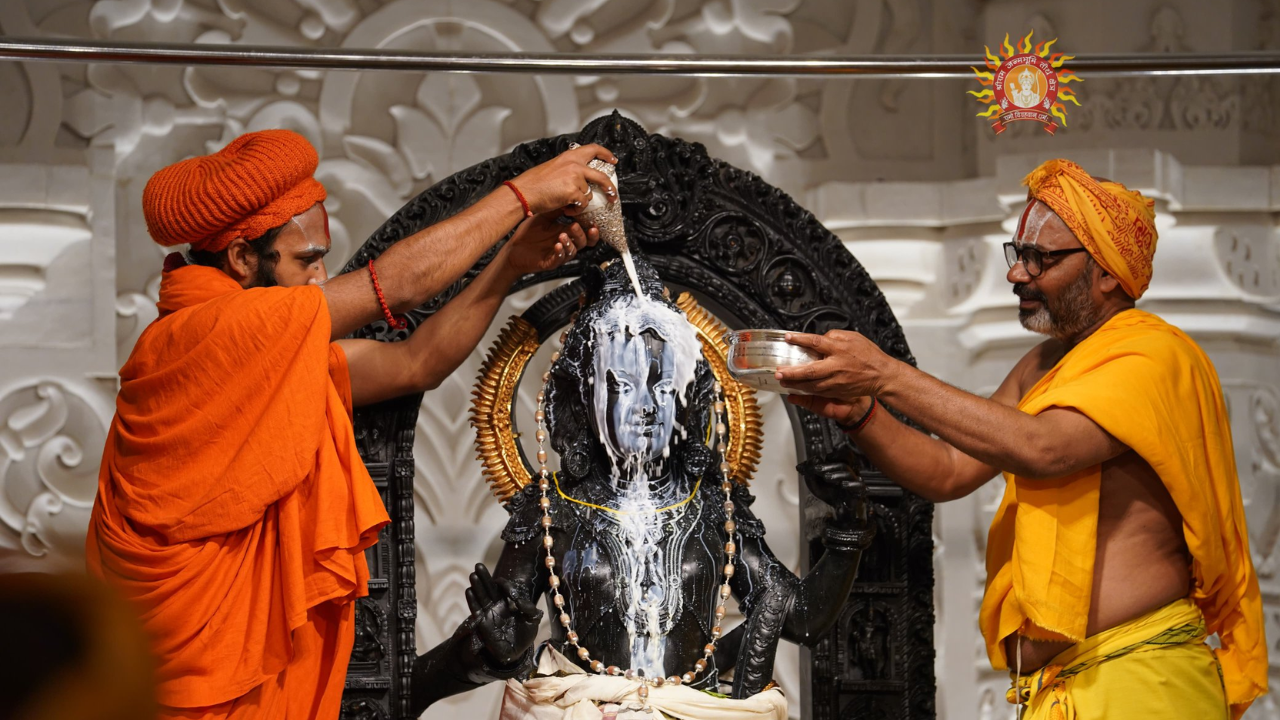 Ram Navami 2024 LIVE: Sacred 'Divya Abhishek' ceremony held for Ram Lalla at Ayodhya's Shri Ram Mandir|Photos Ram Navami 2024 LIVE: Sacred 'Divya Abhishek' ceremony held for Ram Lalla at Ayodhya's Shri Ram Mandir|Photos