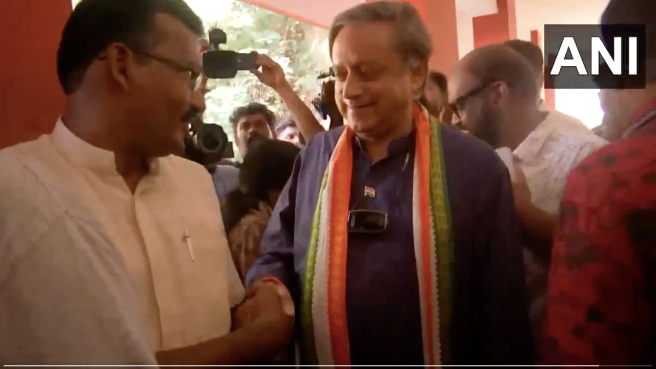 Kerala Lok Sabha Election 2024 LIVE: Shashi Tharoor joins queue to cast Vote in Thiruvananthapuram