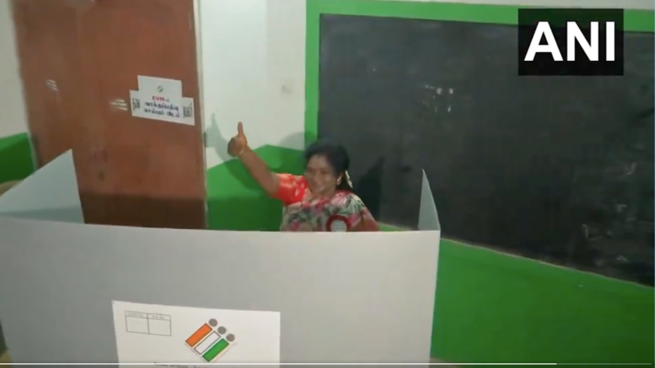 Tamil Nadu Lok Sabha Election LIVE: BJP candidate Tamilisai Soundarajan votes in South Chennai Tamil Nadu Lok Sabha Election LIVE: BJP candidate Tamilisai Soundarajan votes in South Chennai